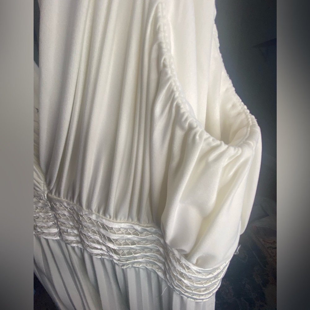 Suzi Chin Boutique white pleated dress. Size 12 - Picture 9 of 11